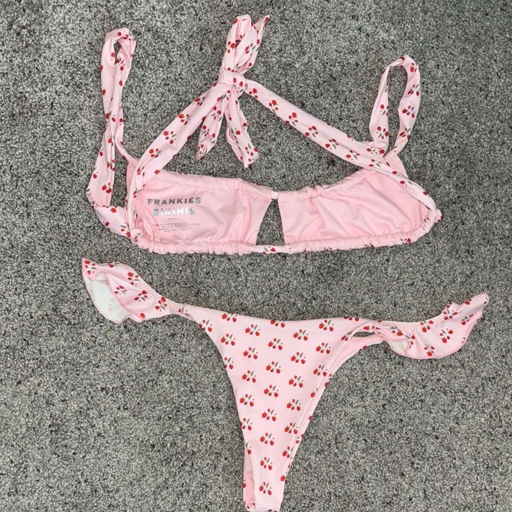Frankies Bikini Set - Picture 2 of 2